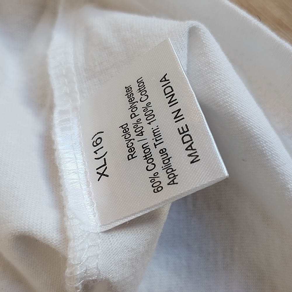 White Shirt with Pink Bow Design, Xl - Picture 5 of 6